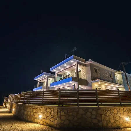 Leandros Villa *
